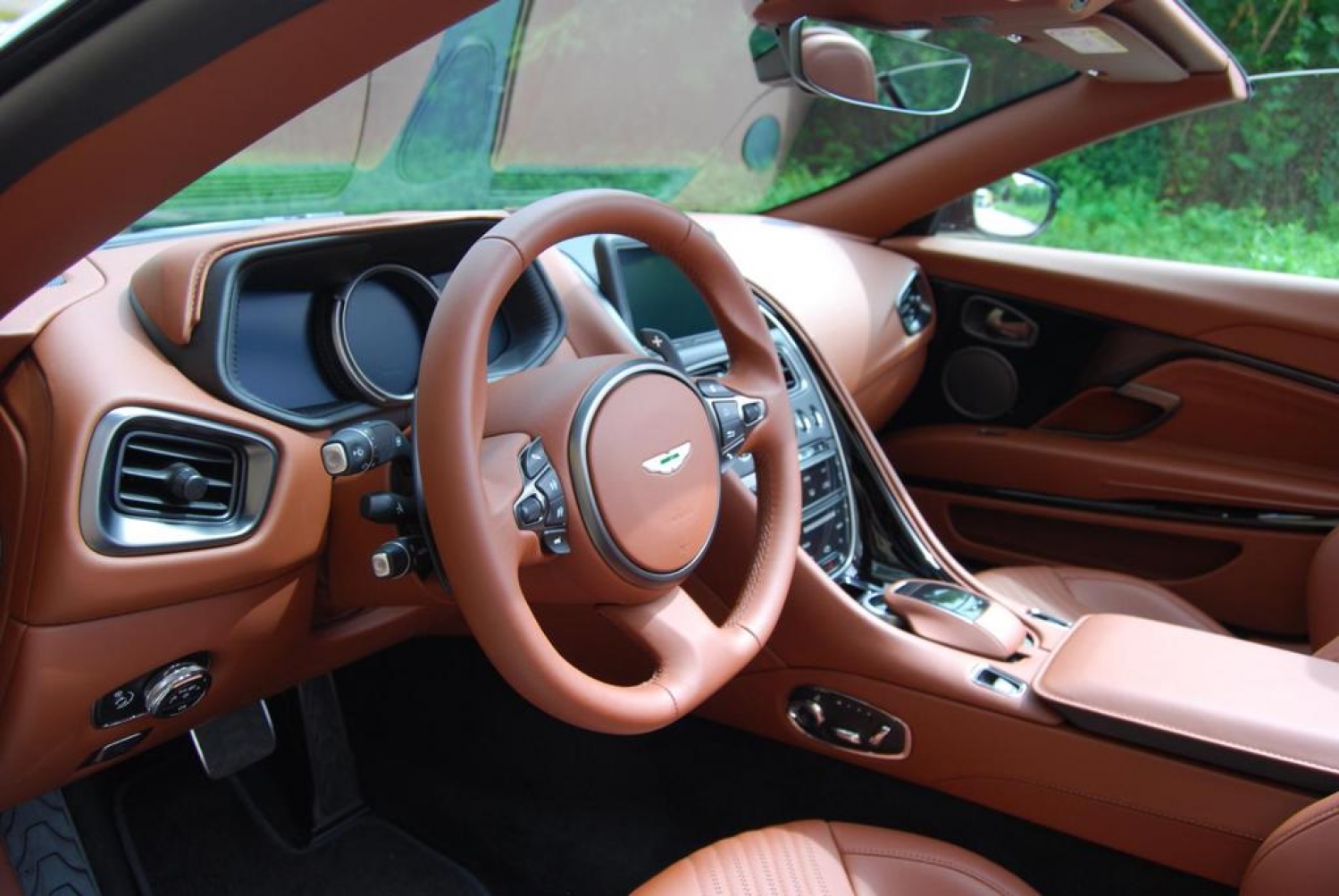 Aston Martin DB11 volante